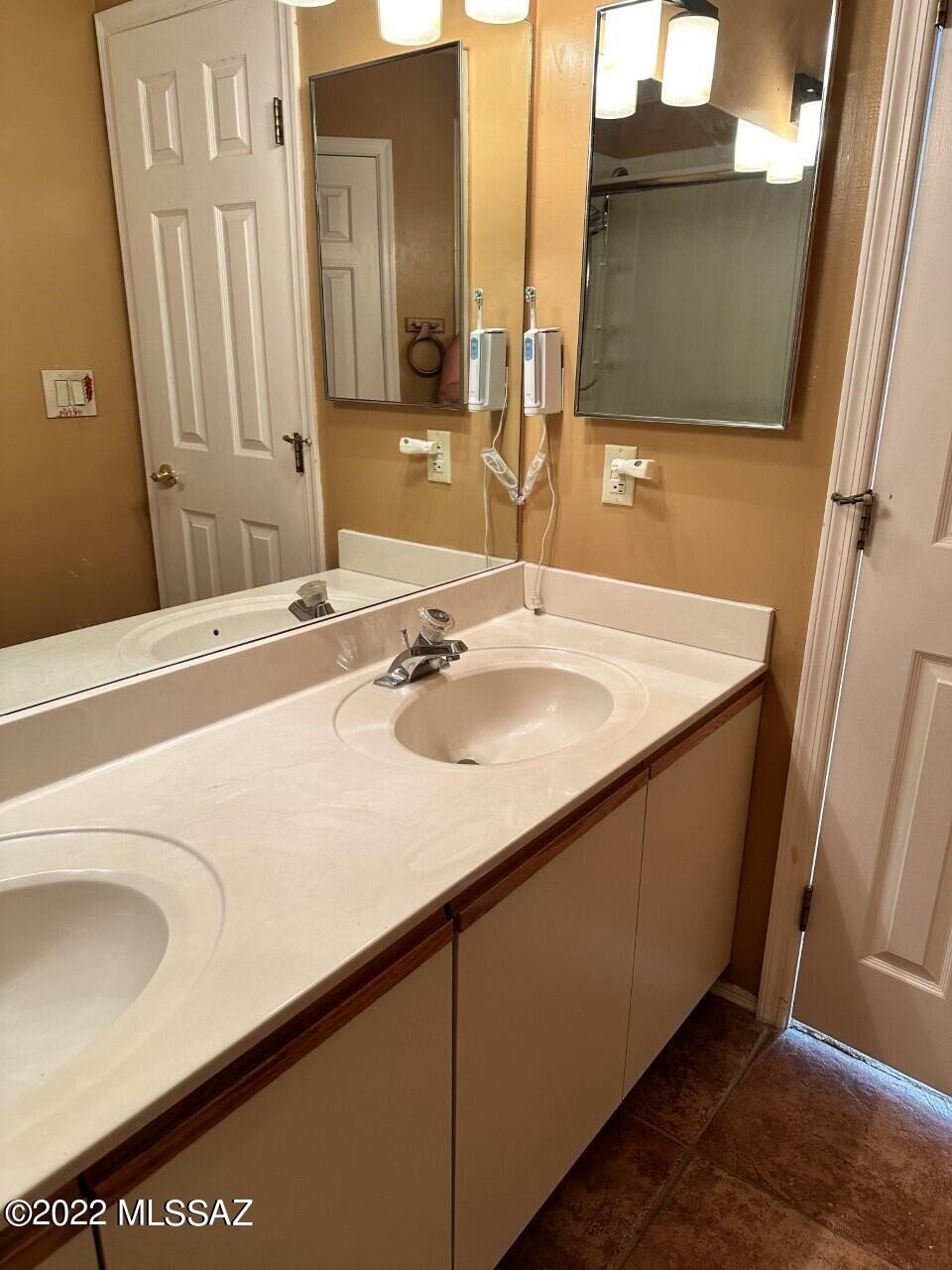 218 E Horizon Cir