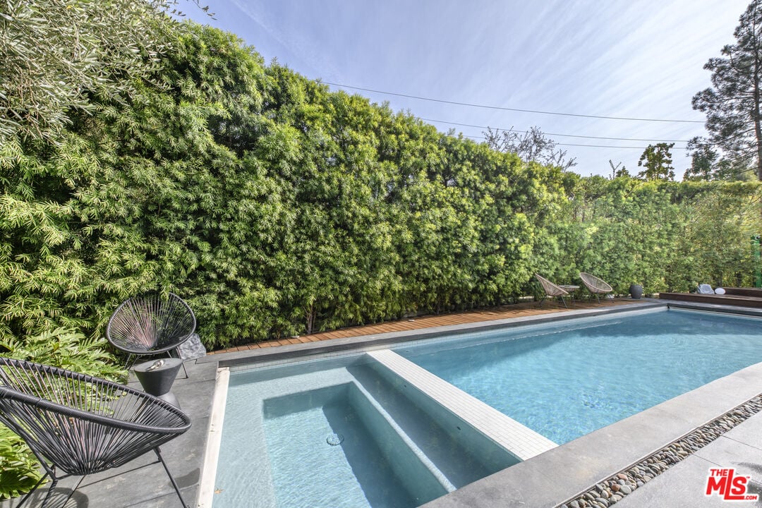 Pinnacle Manor, Willow Glen Rd, 90046