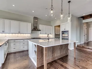 379 Hillsdale Rd