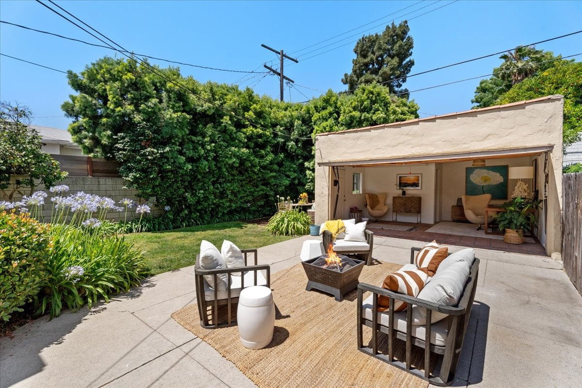 "Island living" in Studio City