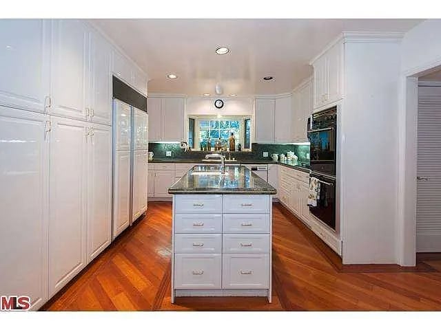 1142 San Ysidro Dr