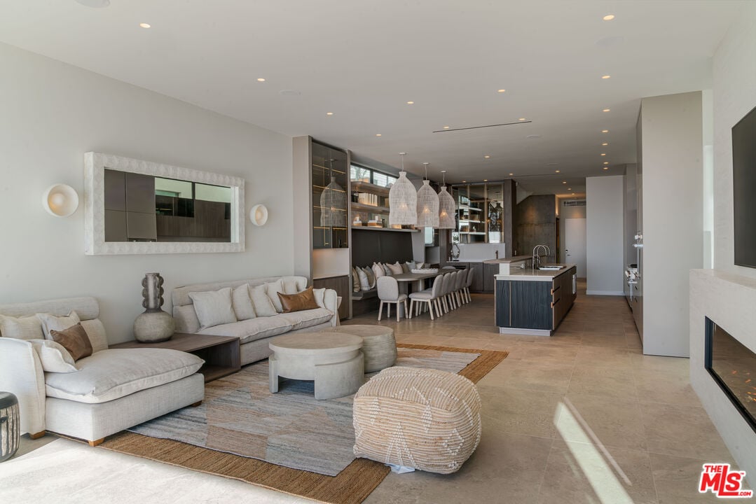 Palisades Beach Rd, 90403