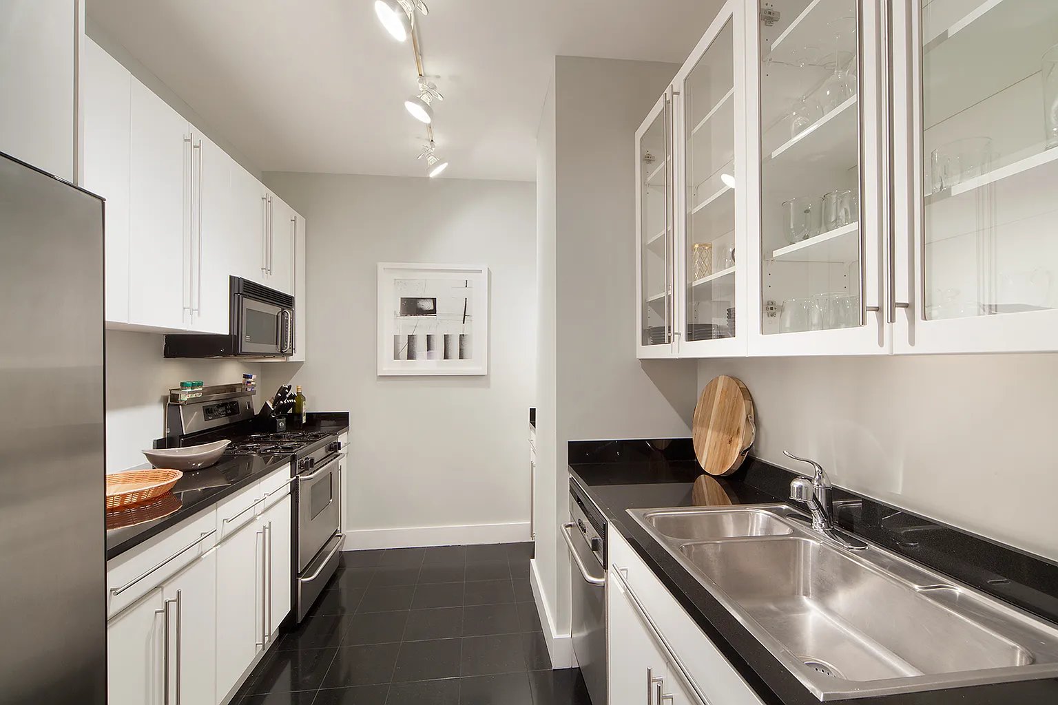 252 7th Ave, #3M