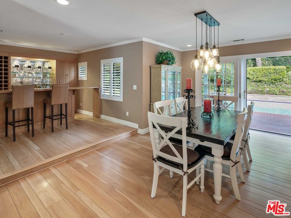 2064 Coldwater Canyon Dr