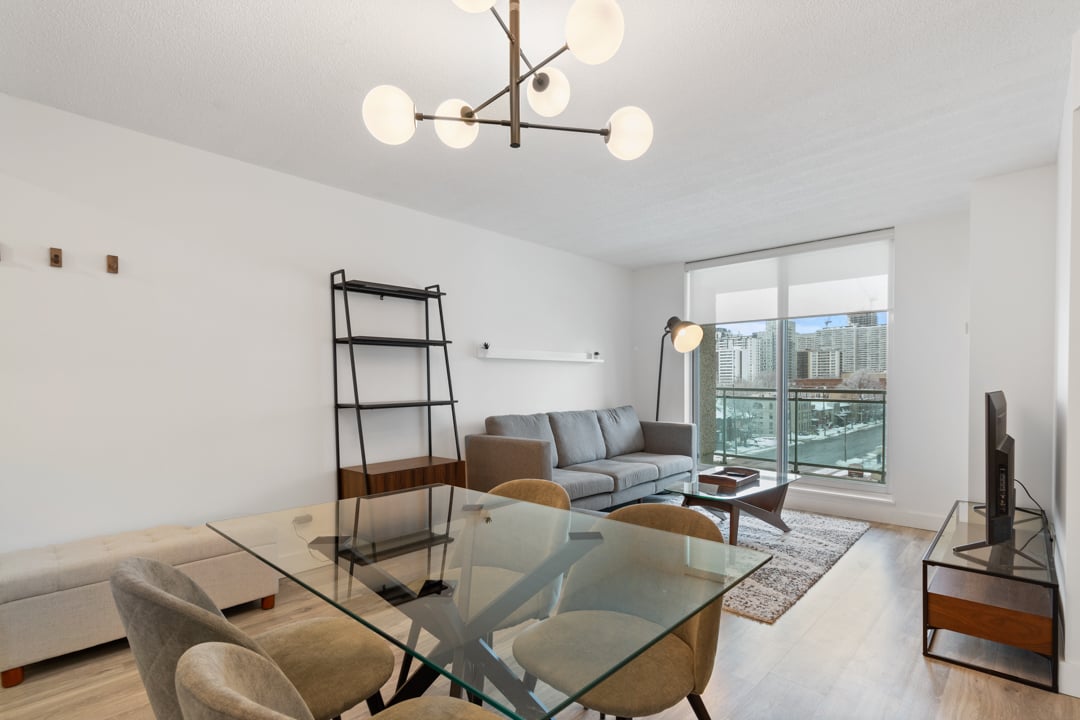 398 Eglinton Avenue E #611