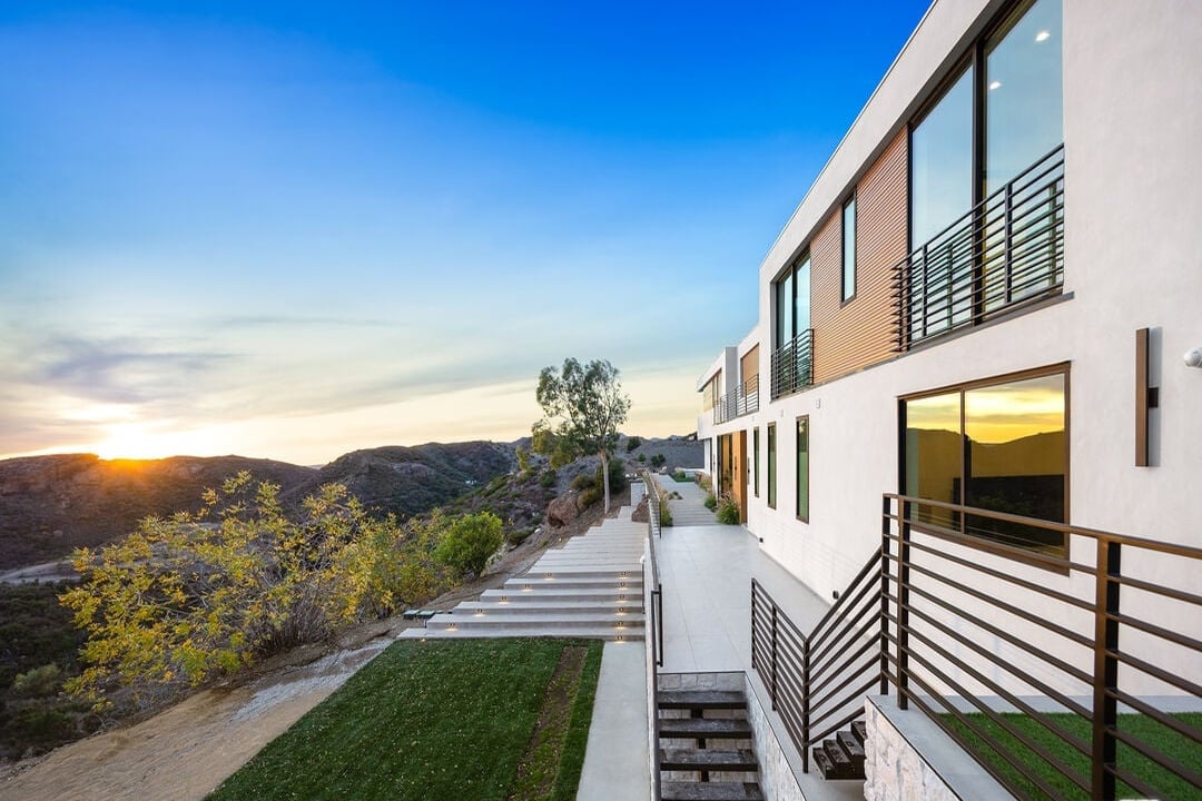 Mulholland Hwy, 90265