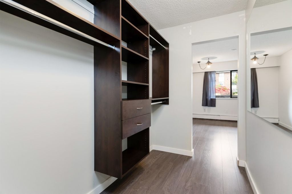 341 W 3rd St, #203