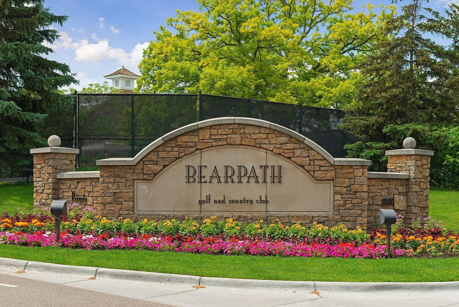 Stunning 2-Story in Springfield Community