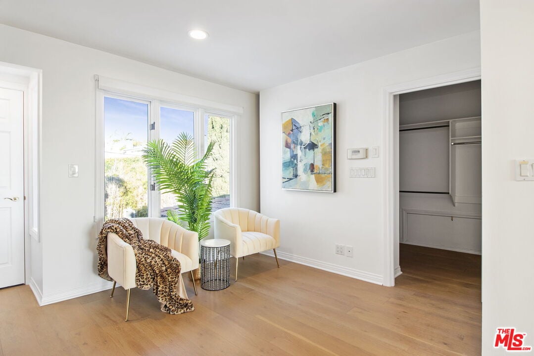 905 Berkeley St, 90403