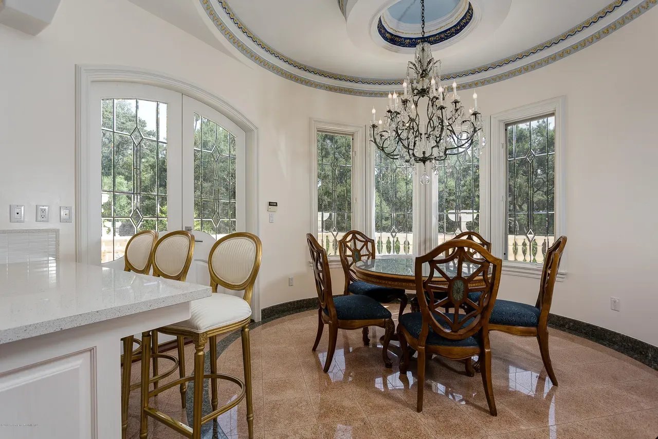 4158 Commonwealth Ave