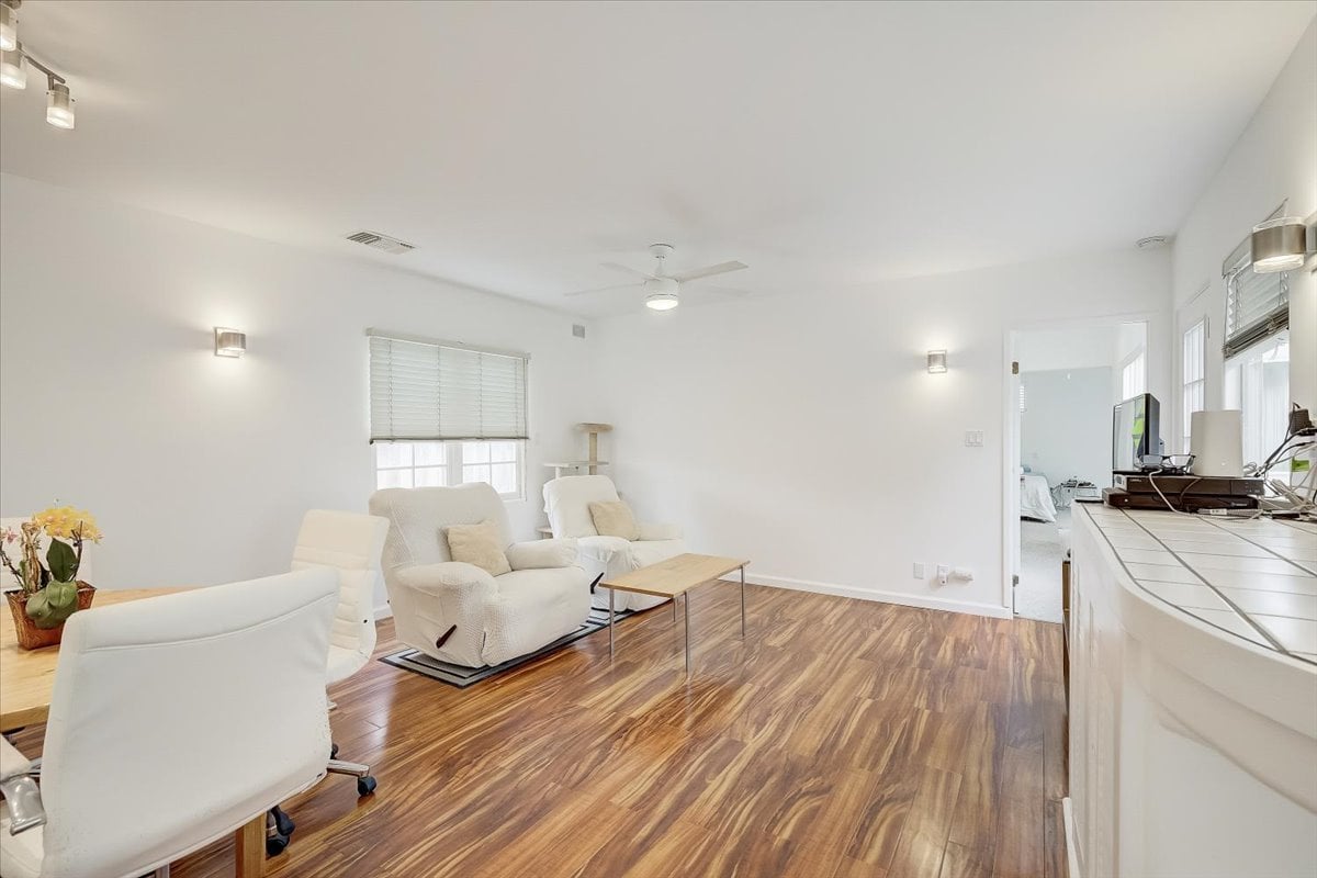 7906 Kittyhawk Ave