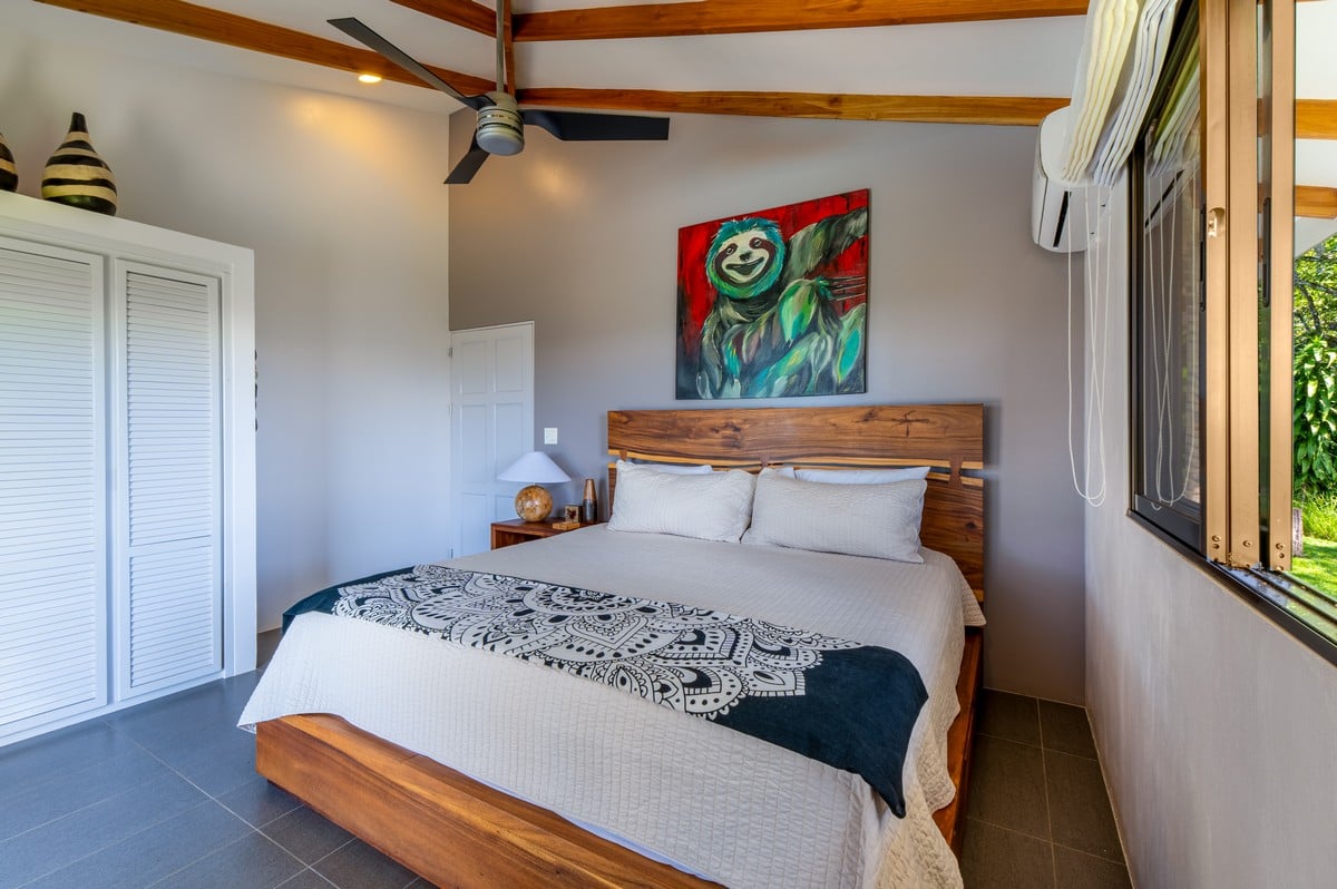  3 Bedroom Stunning Luxury Home Featuring Sweeping Valley & Ocean Views, 5.67 ACRES 