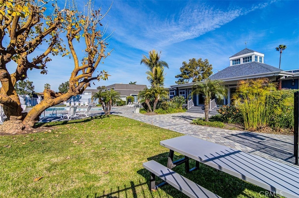 21131 Sailors Bay Ln