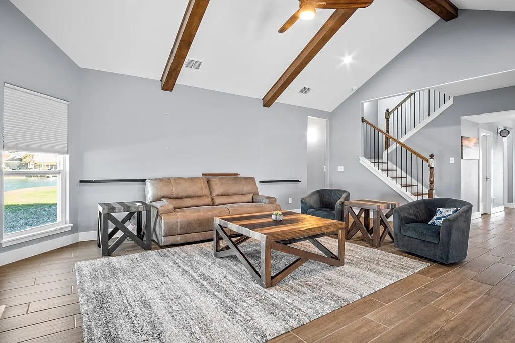 112 Dolphin Ct