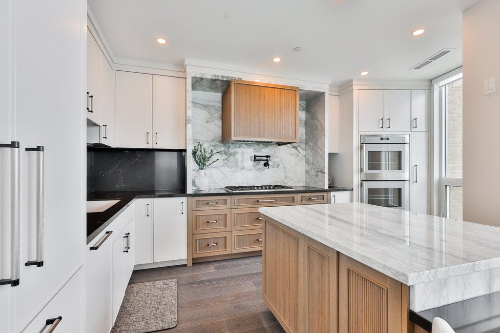 2060 Lakeshore Road #2101