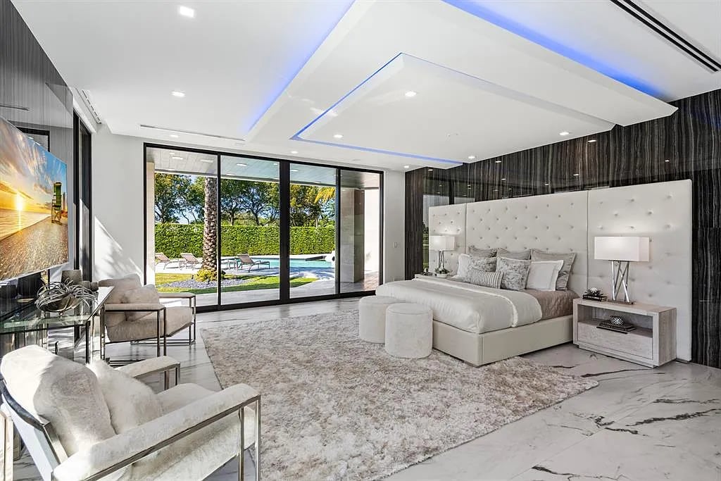 4041 Country Club Ln
