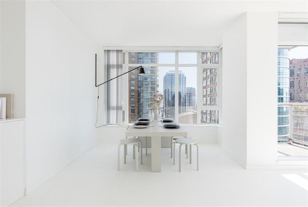 480 Robson St, #1405