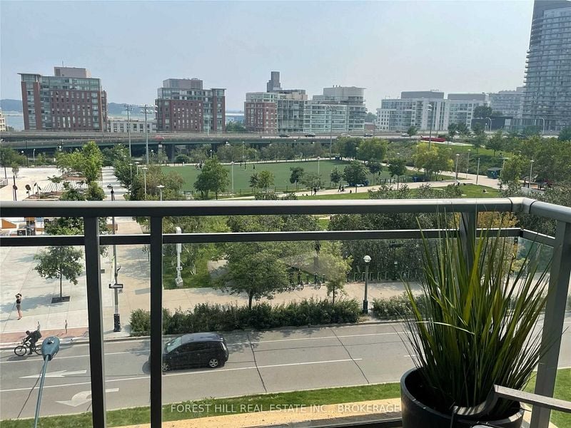 10 Capreol Court 605