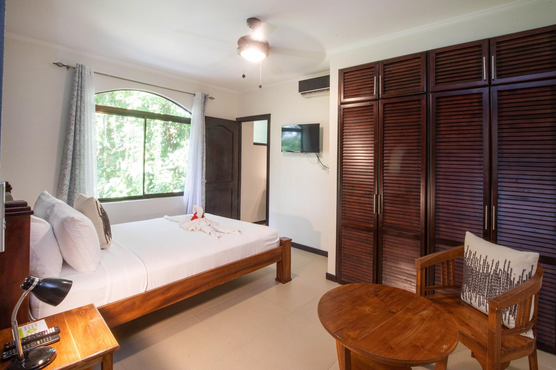 Manuel Antonio 3 bedroom- 3 bath with pool in Gated Development 