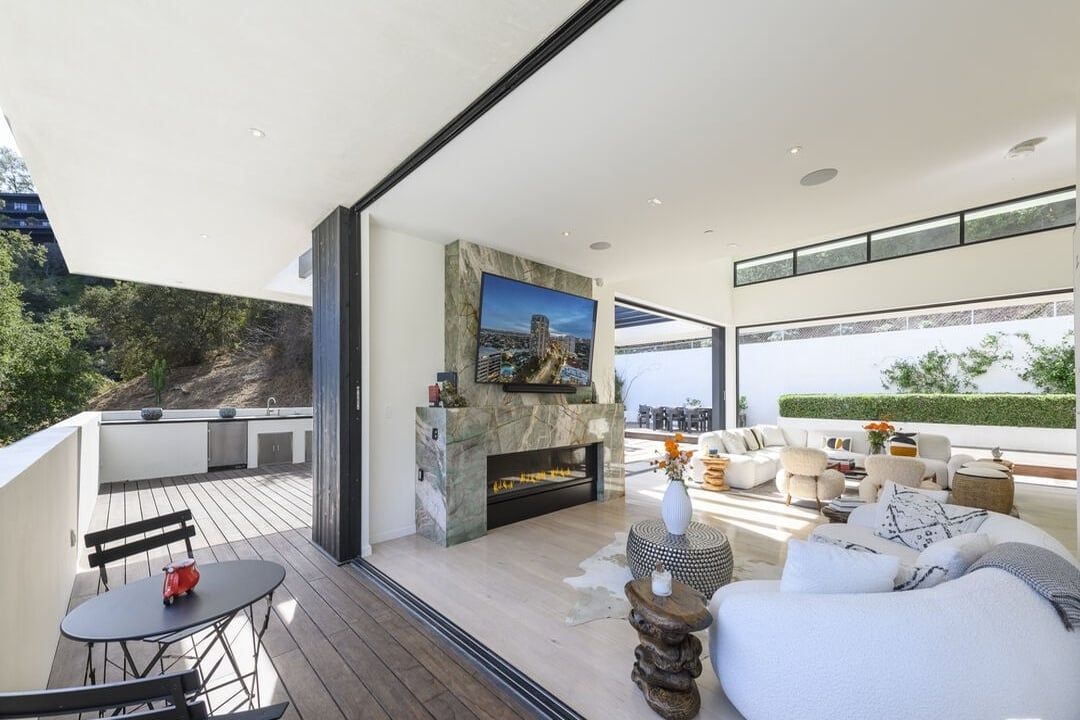 Pinnacle Manor, Willow Glen Rd, 90046