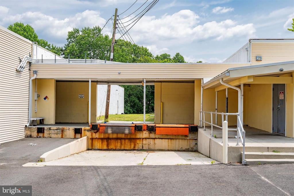 360 Fairview Ave