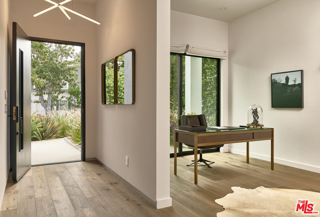 N Bowling Green Way, 90049