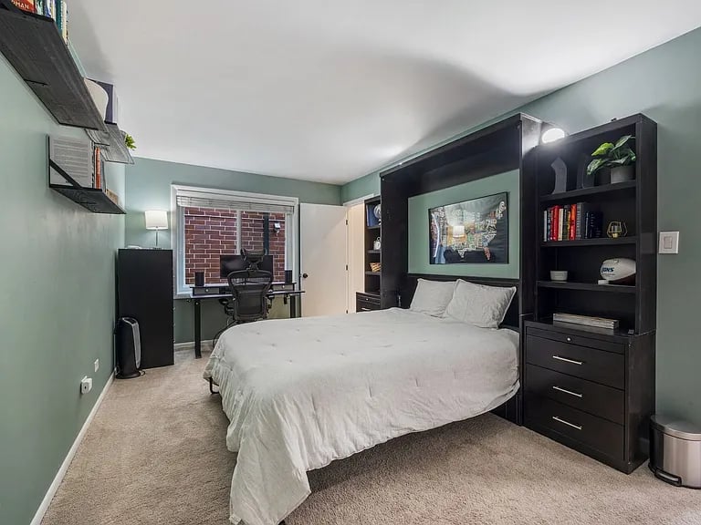 849 W Buckingham Place Unit: G