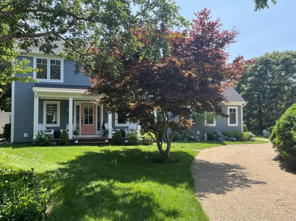 6 Schoolhouse Ln