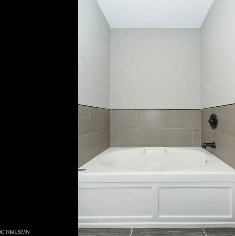 8785 Hastings Cir NE