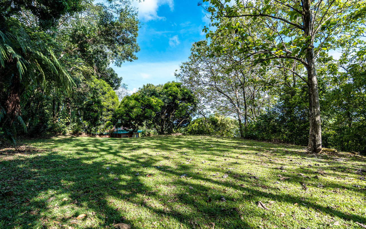 WHALE’S TAIL OCEAN VIEW ESTATE WITH EXTRA LOT 