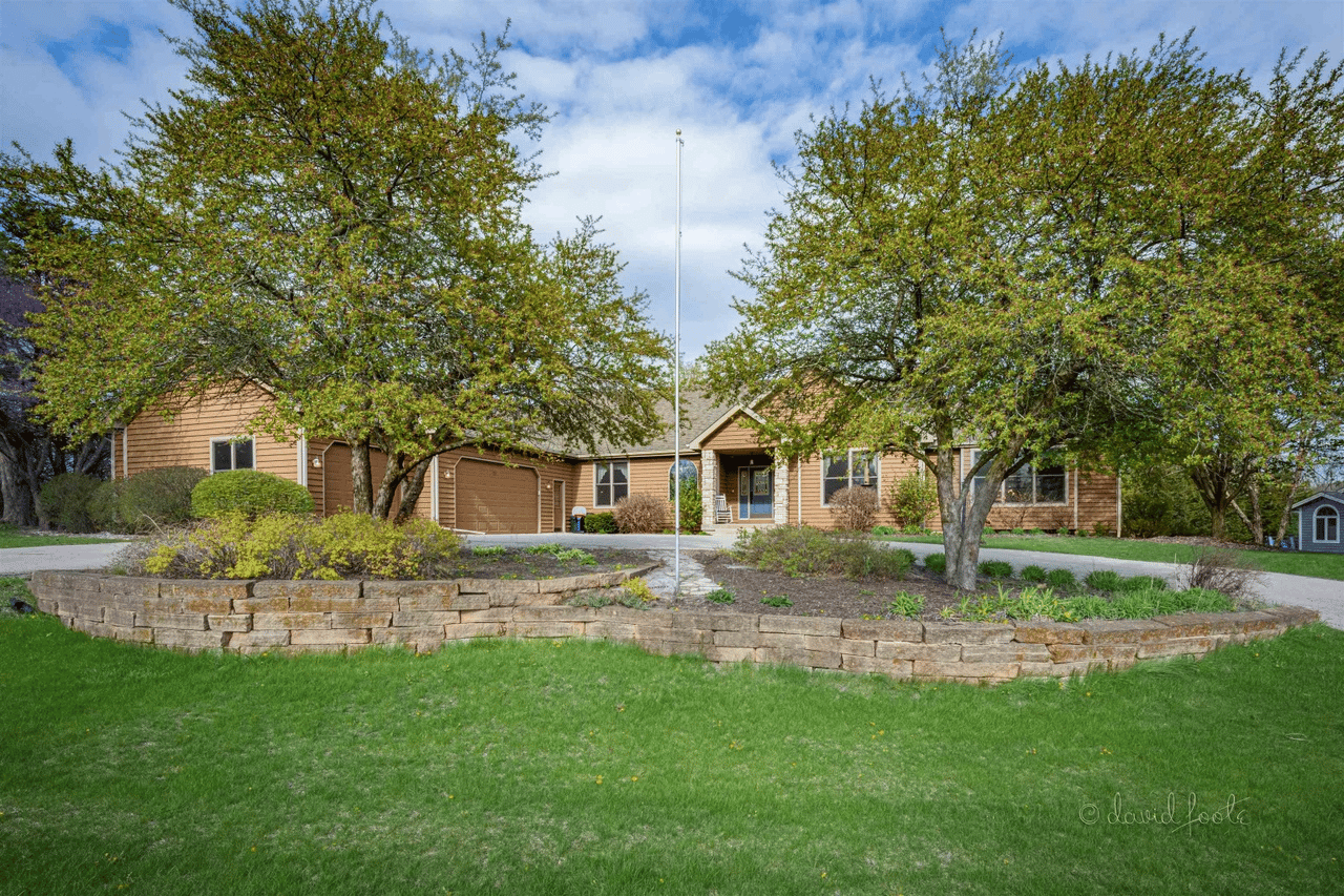 10 Arrowwood Ln
