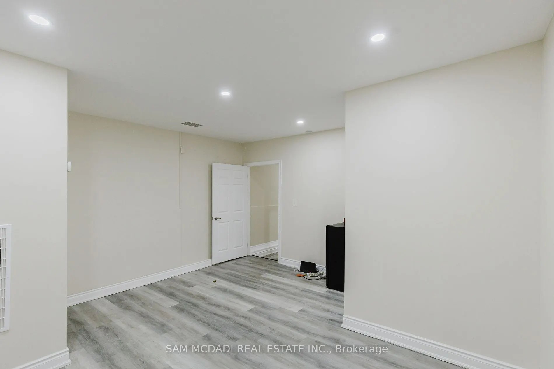 Single Office - 728 Main St E