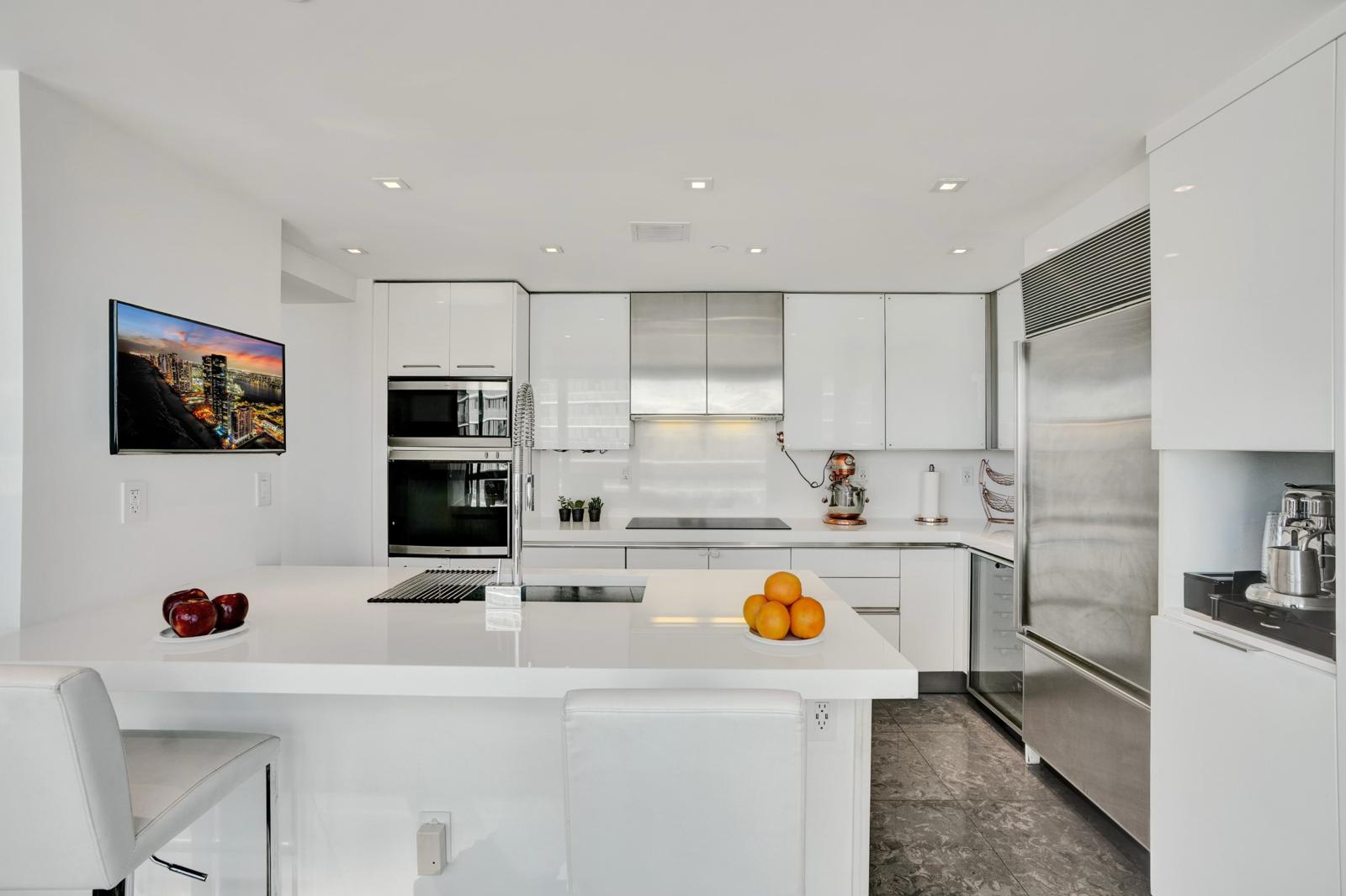 520 WEST AVE #1101