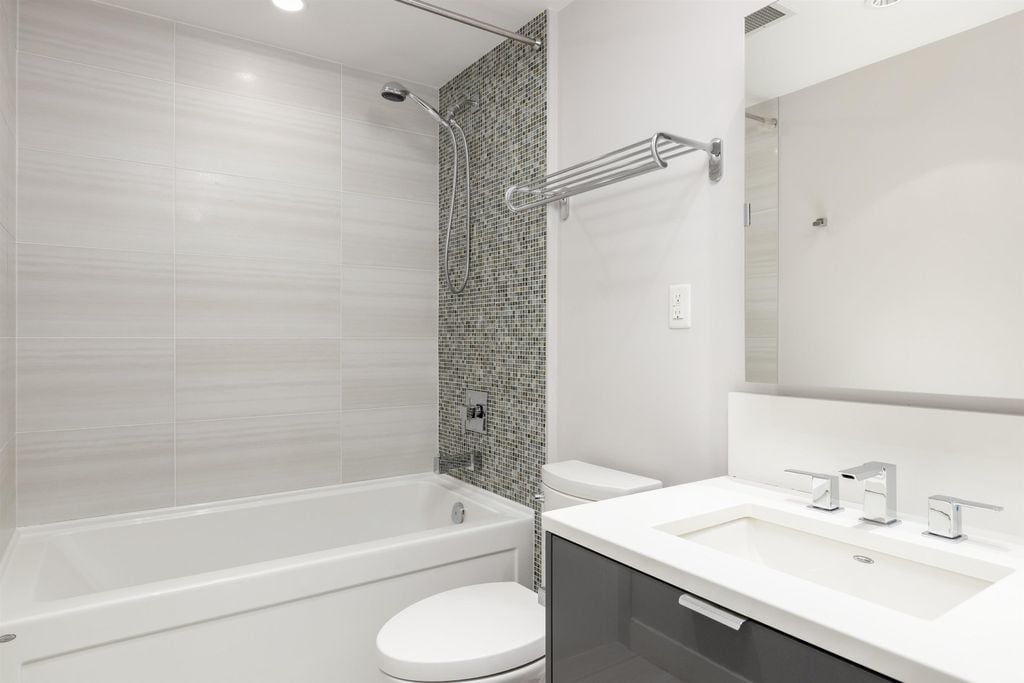 1777 W 7th Ave, #209