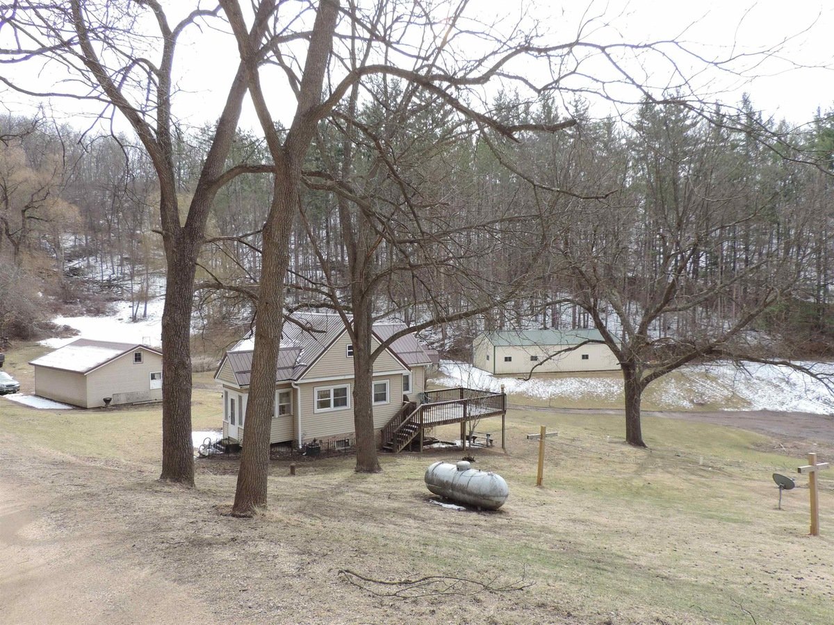 28005 Crestview Dr