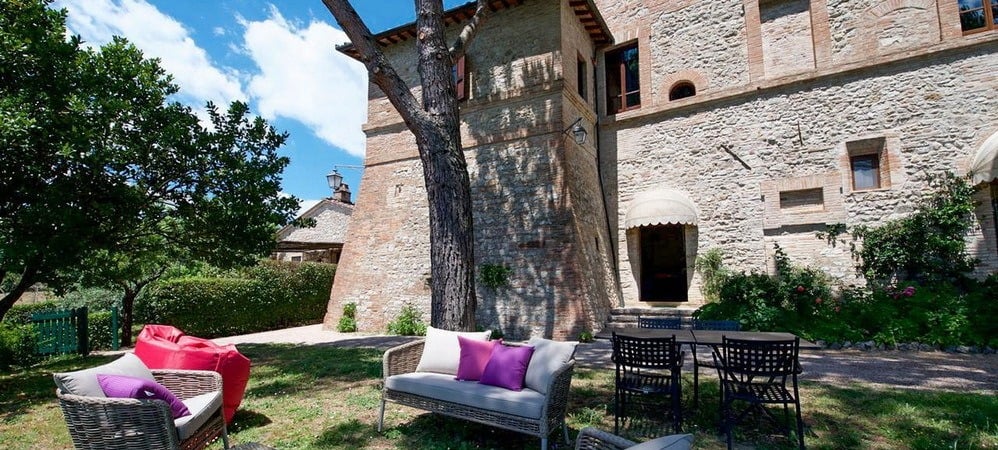 Ancient Fortress With Farmhouse and 20 Apartments