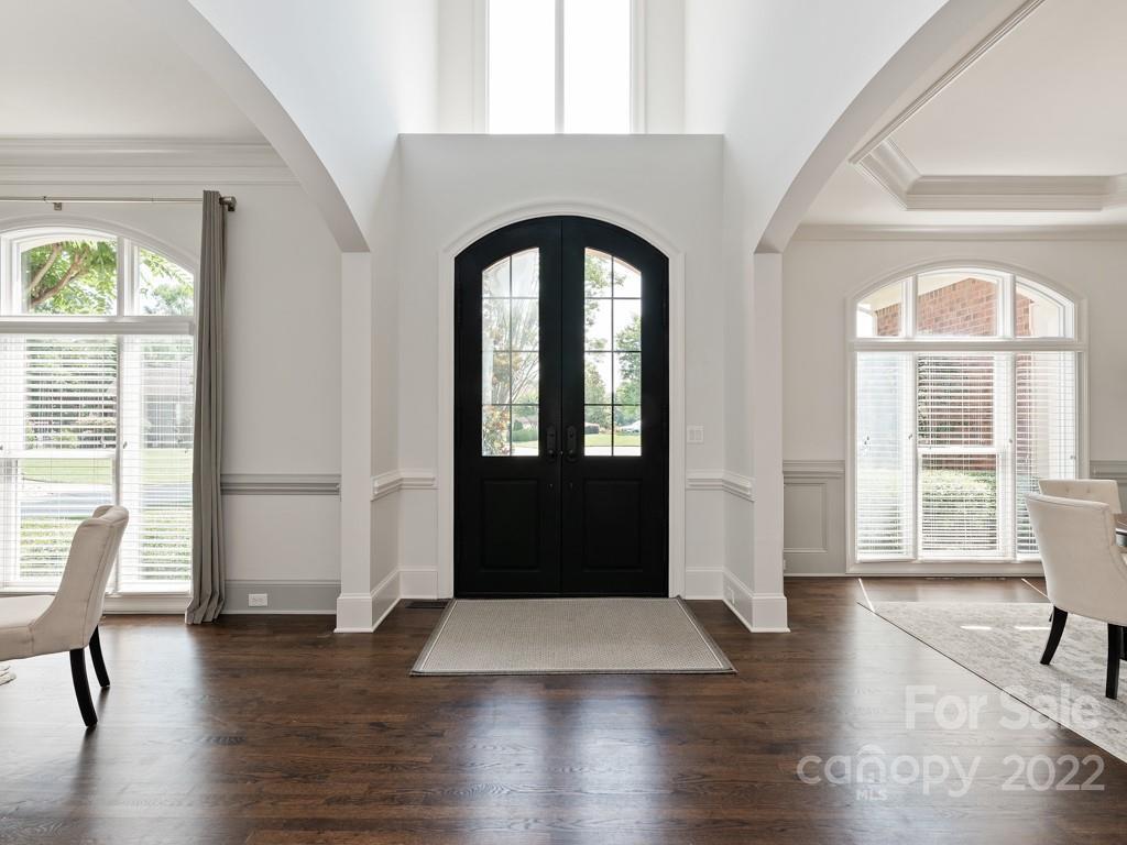 102 Montrose Dr