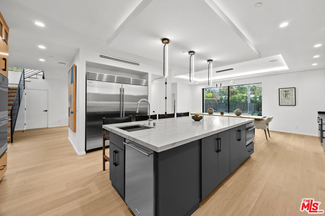 Castle Heights Pl, 90034