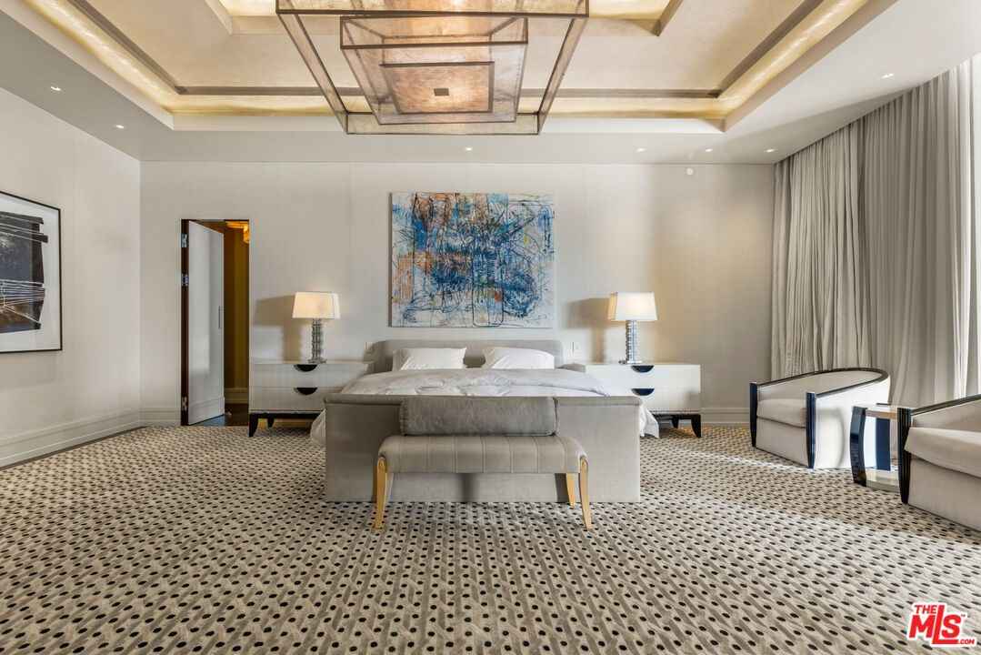 Crown Chateau 