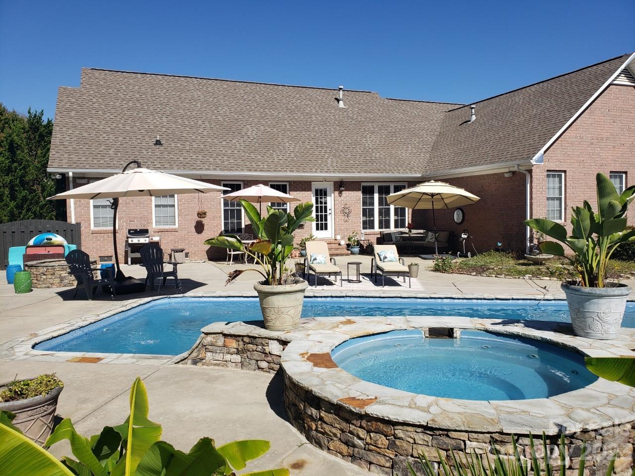 2641 Willis Dr