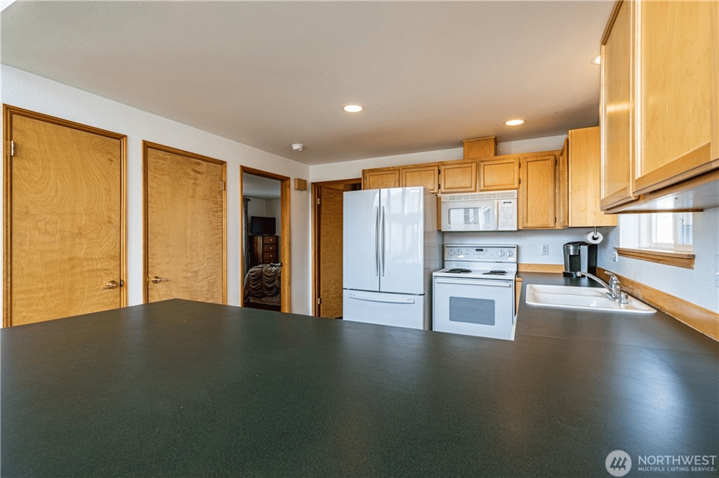 325 W Emerson Dr