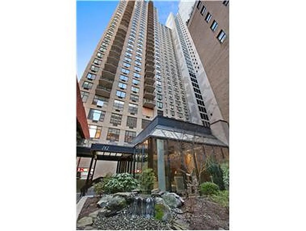 212 E 47th St #28A