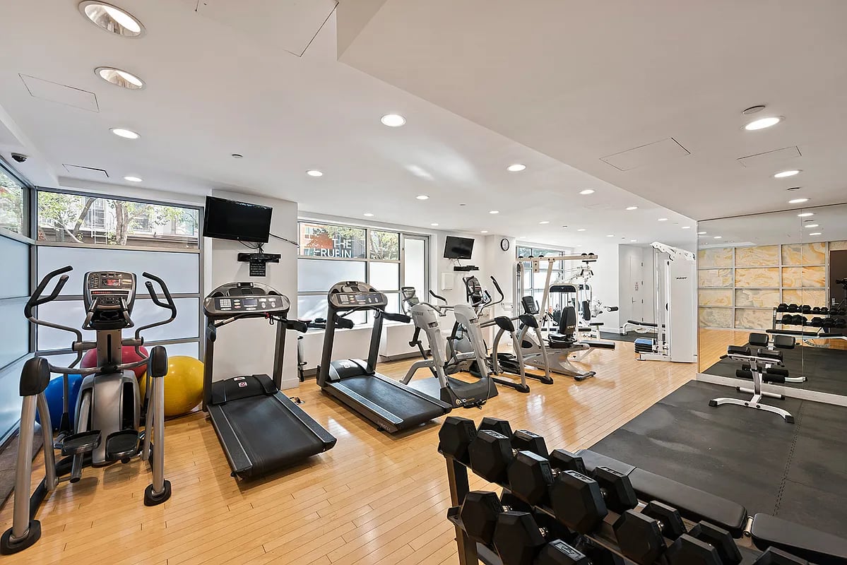 151 W 17th St #1G