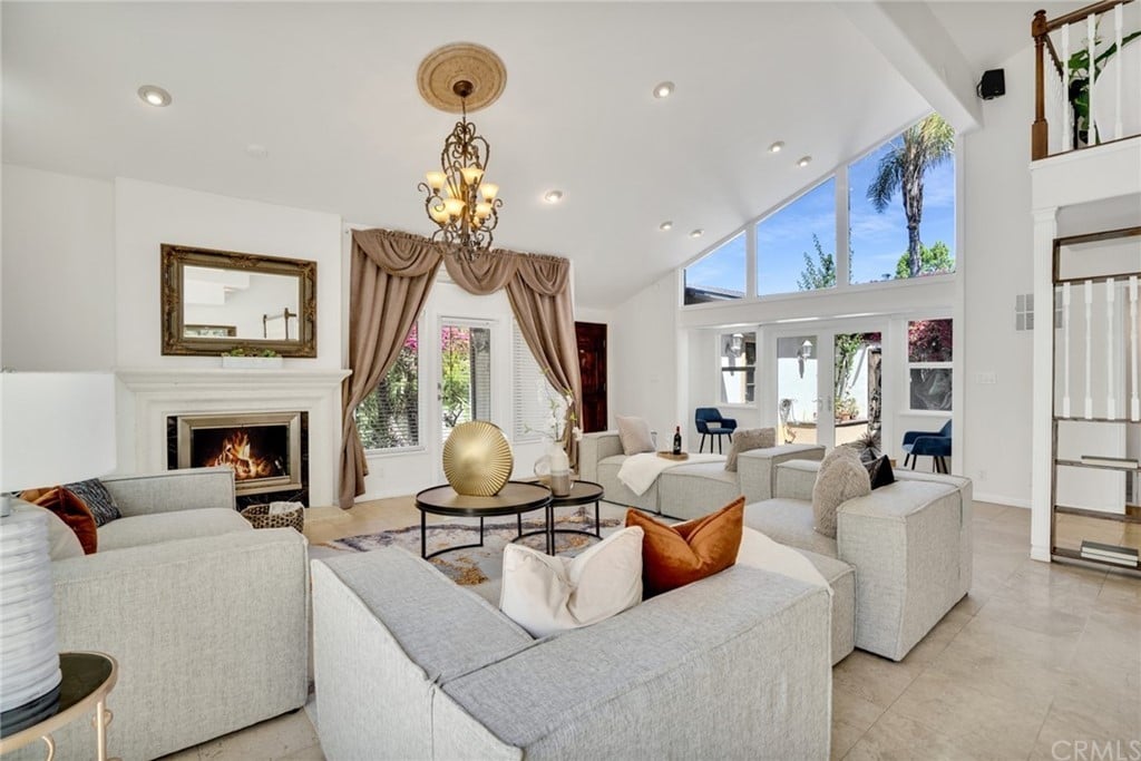 40 Cedar Tree Ln