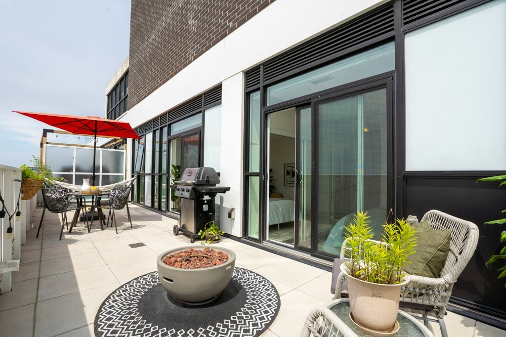807-2301 Danforth Ave