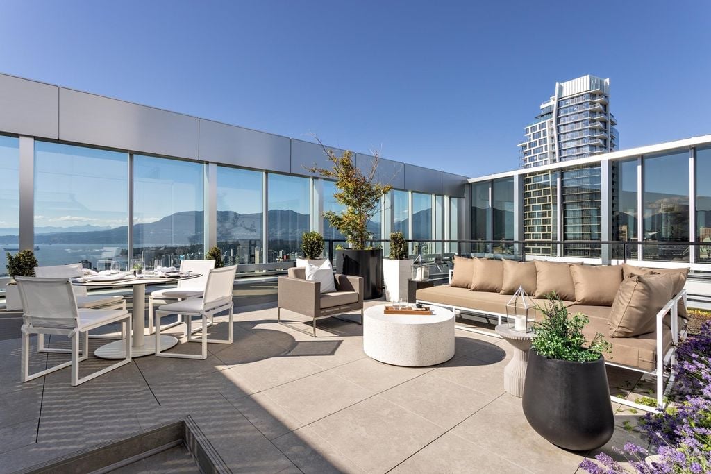889 Pacific St, #3902