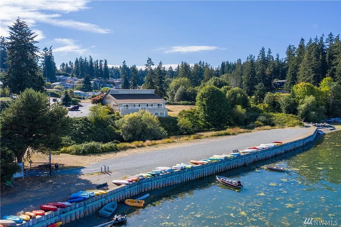 1389 SE Camano Dr