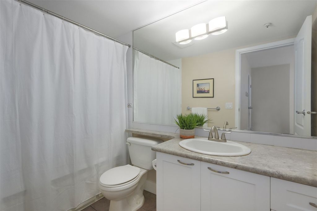 657 W 7th Ave, #103