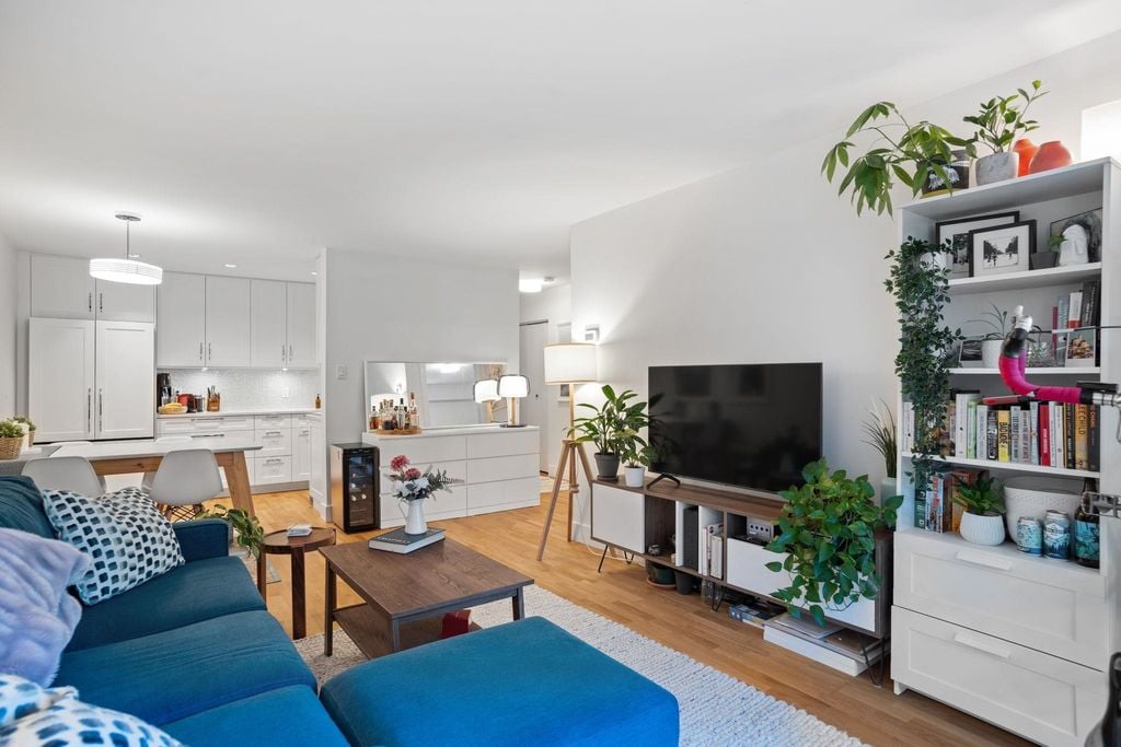 2125 W 2nd Ave, #207