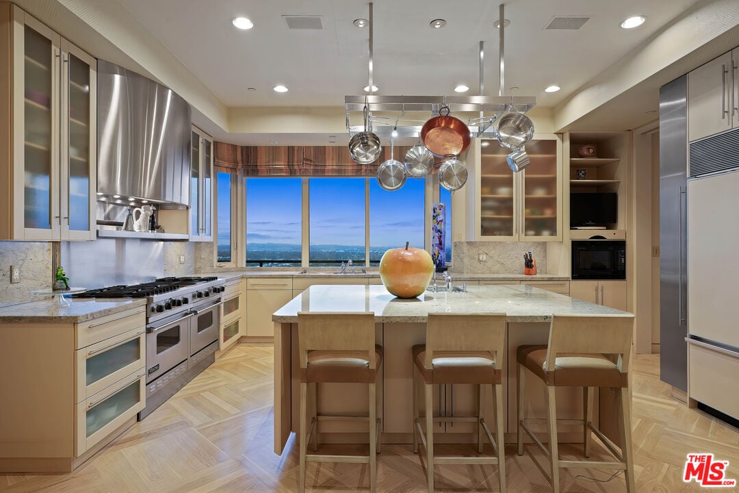 10601 Wilshire Blvd Unit: 20C